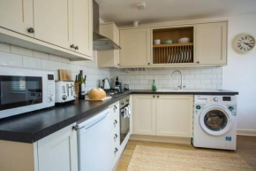 Quiet Apartment Close To Gloucester Quays/Docks